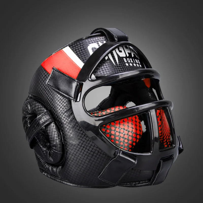 Schwarzer Boxhelm mit Gitter, rot-schwarz gepolstert, für Kampfsport, Schutzhelm.