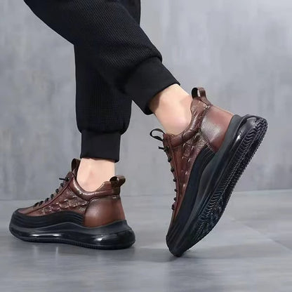 Braune Air-Cushion-Sneaker aus Leder, rutschfeste Sohle, Herrenmode, bequemes Design.