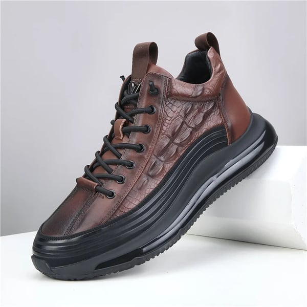 Brauner Air-Cushion-Sneaker aus Leder mit Krokodilprägung, schwarze Sohle, Herrenmode.