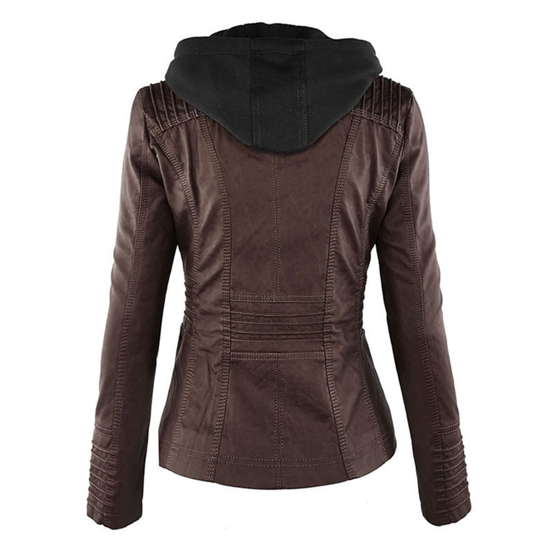 Braune Lederjacke mit Kapuze, Damenmode, stilvoll, Rückansicht, Herbstbekleidung.