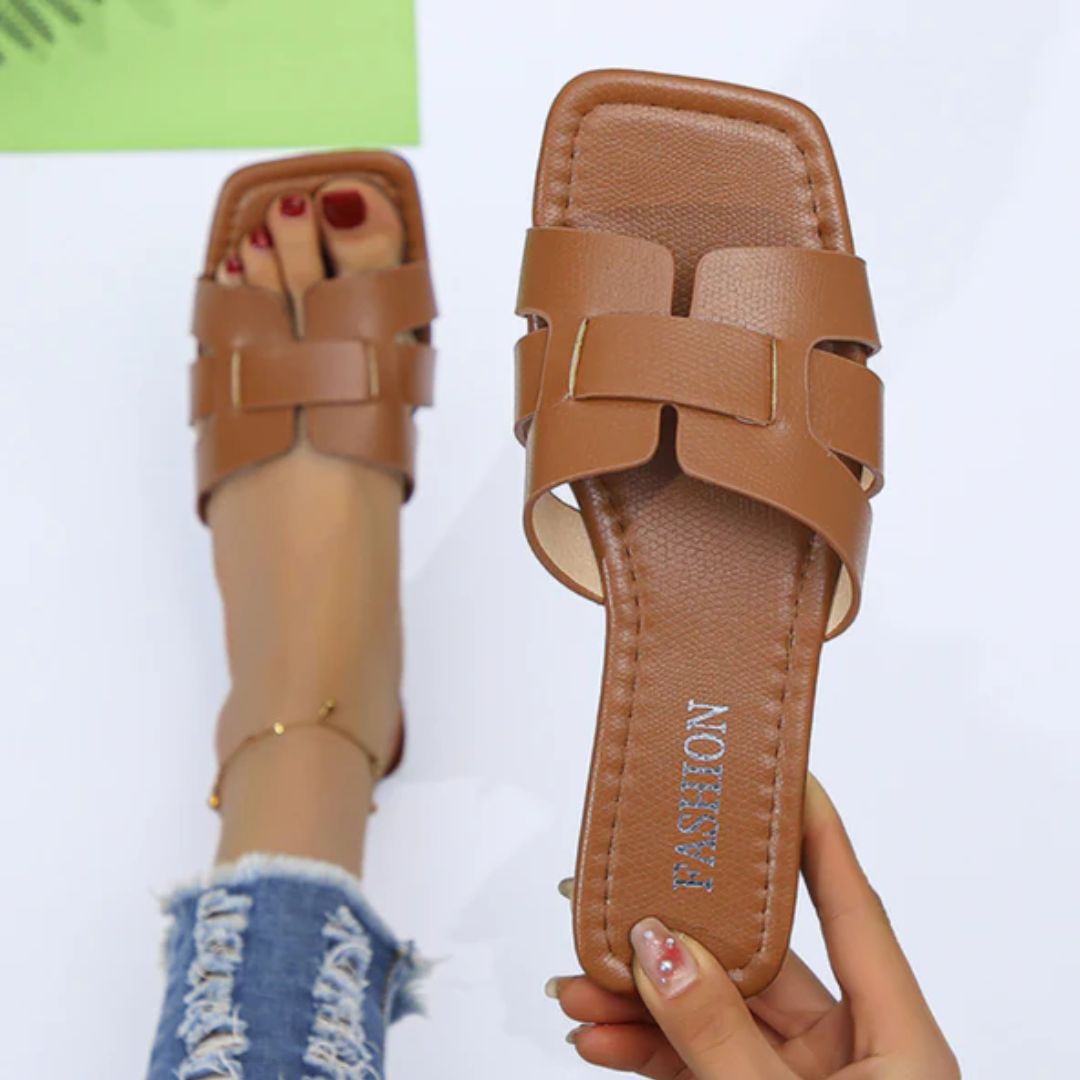 Braune Damen-Sandalen, Lederoptik, quadratische Zehenpartie, modisch, bequem.