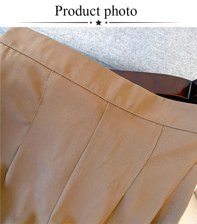 Braune Damenhose aus Baumwolle, elegant, Falten, Detailansicht, Mode, Bekleidung.