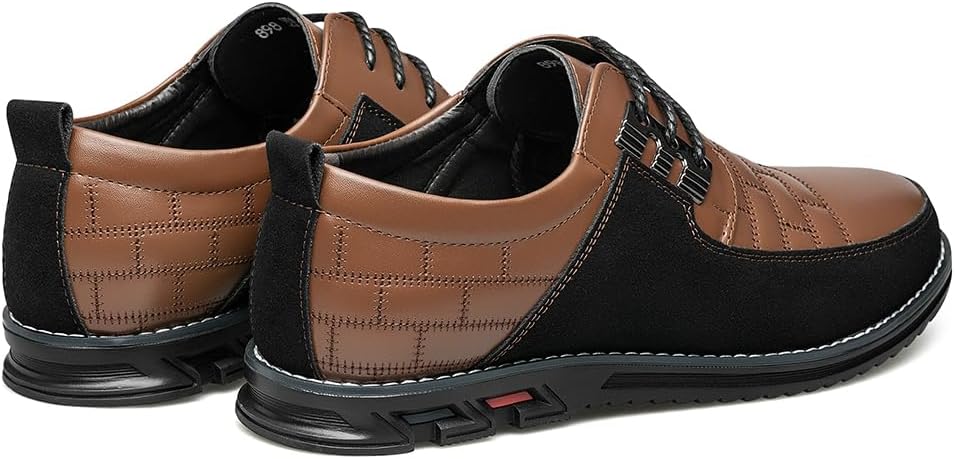 Braune Herrenschuhe aus Leder, sportlich-elegant, mit schwarzem Stoffeinsatz und Schnürsenkeln.