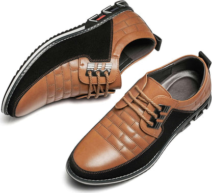 Braune Herrenschuhe aus Leder, sportlich-elegant, mit schwarzen Akzenten und Schnürsenkeln.