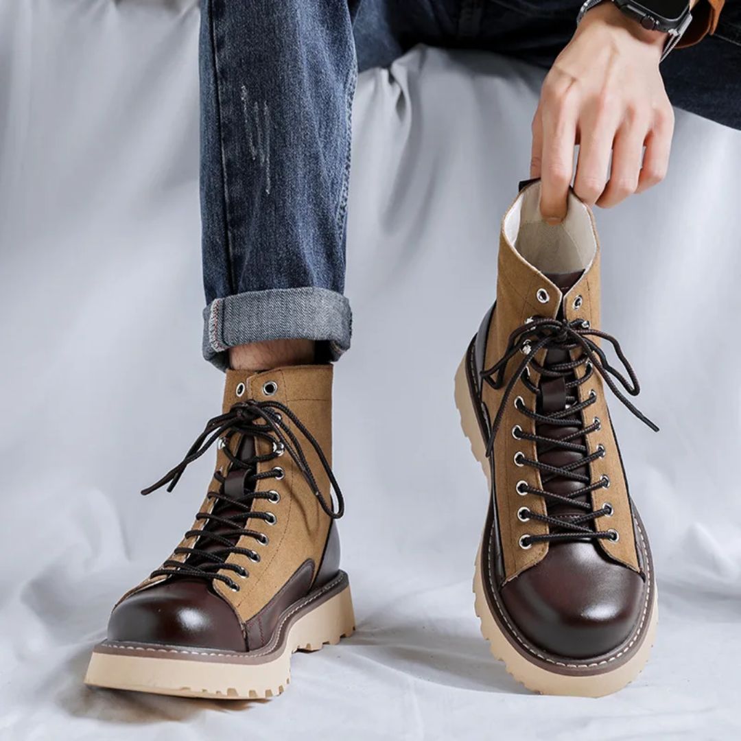 Herrenstiefel aus Leder und Canvas, braun, Schnürung, robuste Sohle, modisch, lässig.