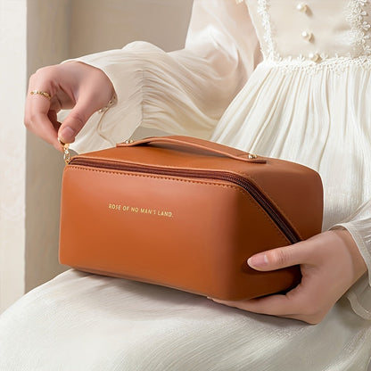 Braune Kosmetiktasche aus Leder mit Reißverschluss, elegante Handtasche, Damenmode Accessoire.
