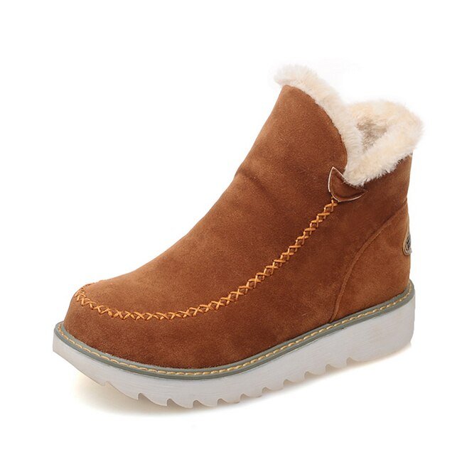 Braune Damen-Halbstiefel aus Wildleder mit weißem Kunstfellfutter und Keilsohle.
