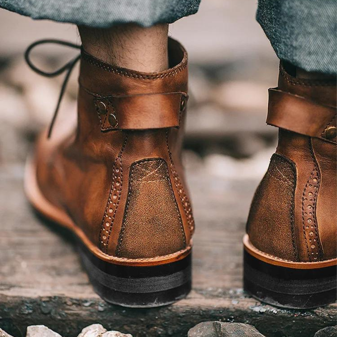 Braune Lederstiefel für Herren, handgefertigt, robust, modisch, Outdoor-Schuhe.