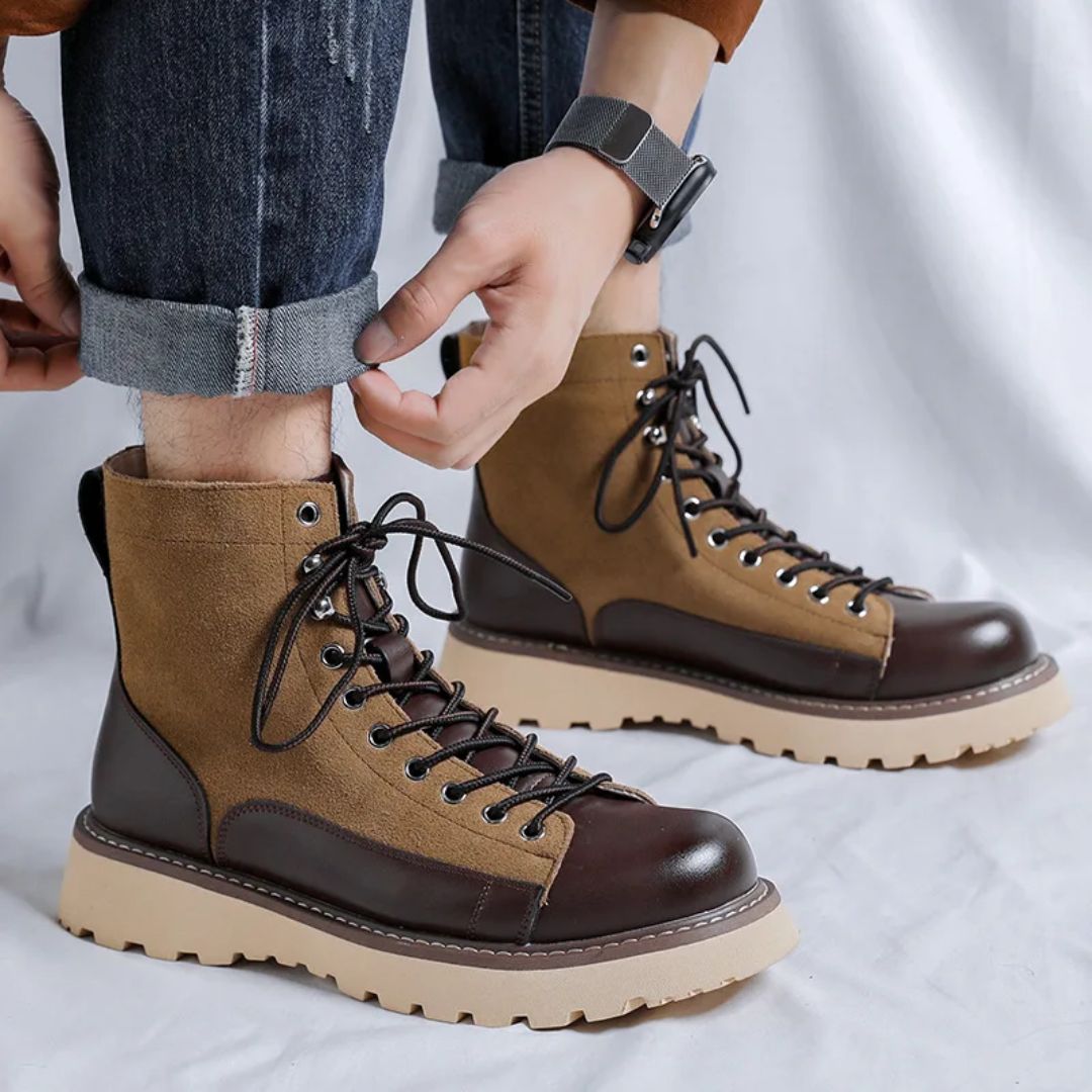 Braune Lederstiefel mit Schnürung, robuste Sohle, Herrenmode, Outdoor-Schuhe.