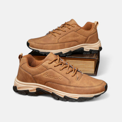 Braune Herren-Sneaker aus Leder, sportlich, rutschfeste Sohle, ideal für Outdoor-Aktivitäten.