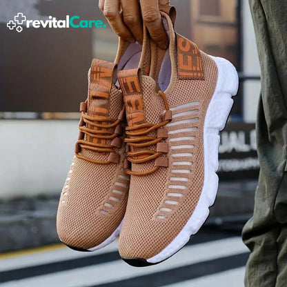 Braune Sportschuhe mit weißer Sohle, atmungsaktives Mesh, ideal für Laufen und Fitness.