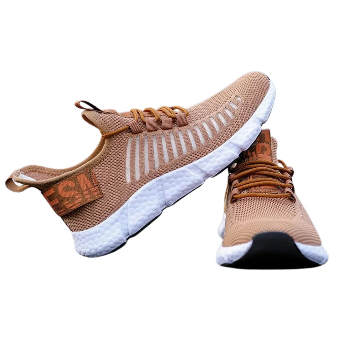 Braune Sportschuhe aus Mesh mit weißer Sohle, atmungsaktiv, ideal für Laufen und Fitness.