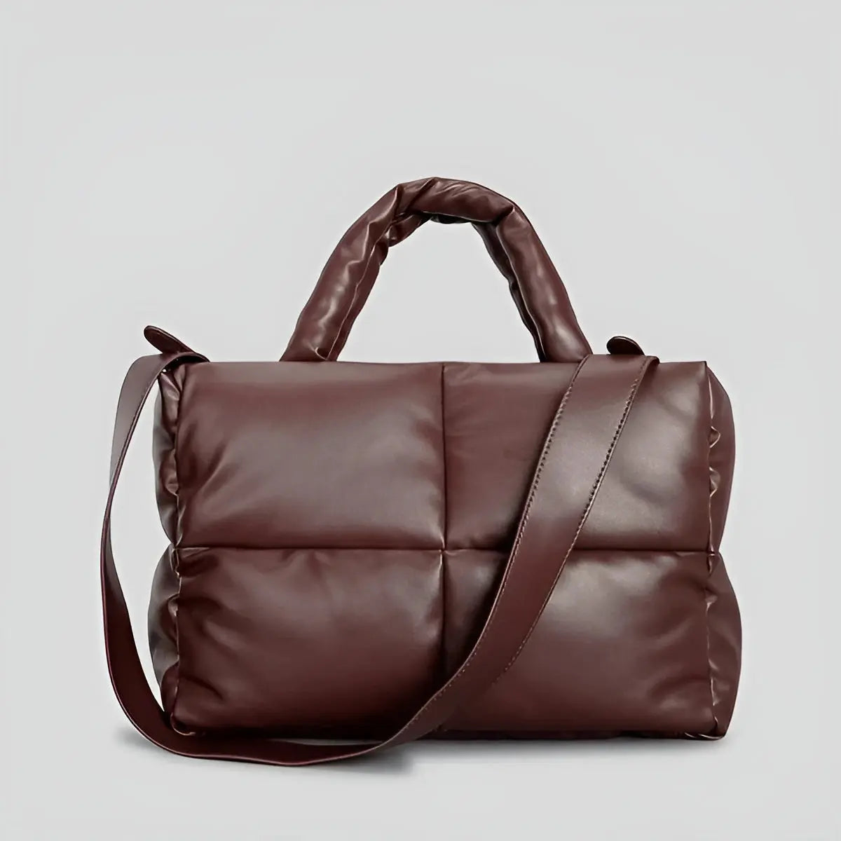 Braune gesteppte Handtasche aus Leder mit Schulterriemen, modisches Accessoire für Damen.