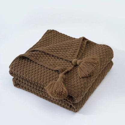 Braune Strickdecke mit Quasten, Baumwolle, gemütlich, Wohnzimmer, Sofa, Dekoration, modern.
