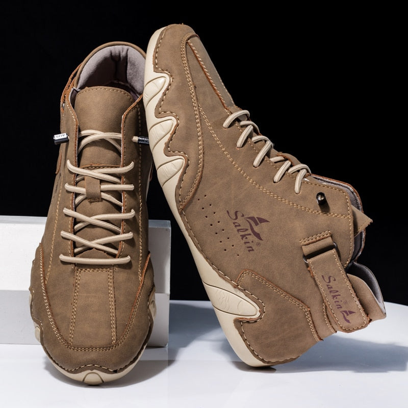 Braune Herren-Wanderschuhe aus Leder, rutschfeste Sohle, robustes Design, Salate Marke.