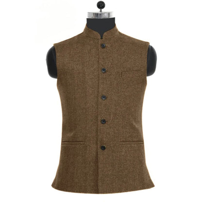Braune Herrenweste aus Tweed mit Stehkragen und Knopfleiste, elegantes Design.