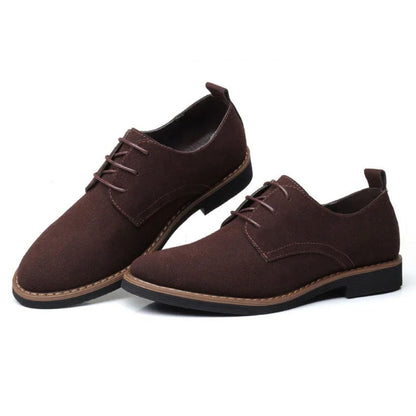 Braune Herren-Lederschnürschuhe, elegantes Design, rutschfeste Sohle, ideal für Business.