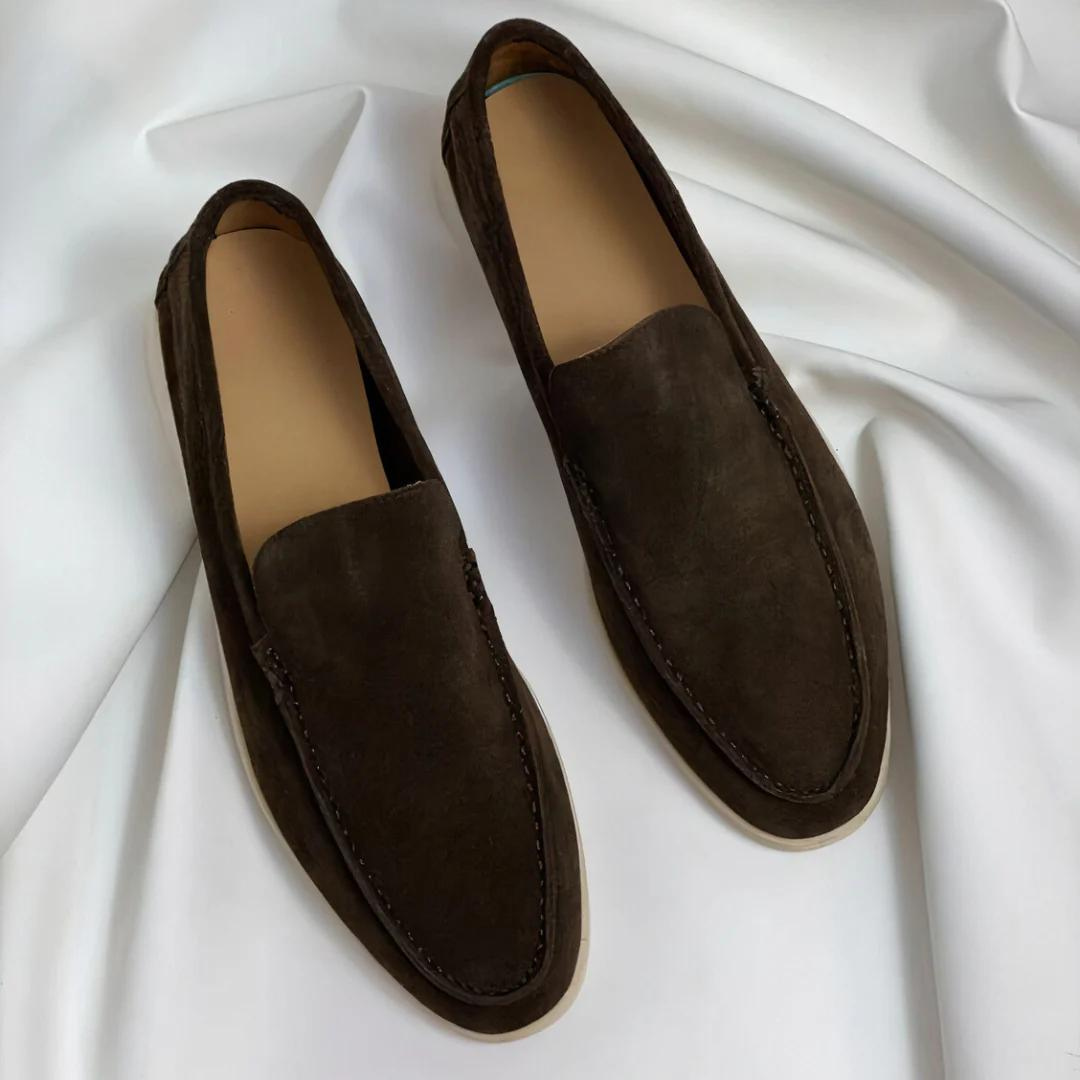 Braune Wildleder-Slipper für Herren, elegante Freizeitschuhe, rutschfeste Sohle.