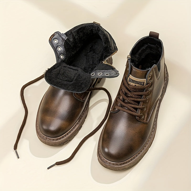 Braune Herren-Winterstiefel, gefüttert, Lederoptik, Schnürung, rutschfeste Sohle.