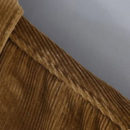 Brauner Cordstoff, Nahaufnahme, Textur, Detailansicht, Mode, Stoffdesign, Materialqualität.