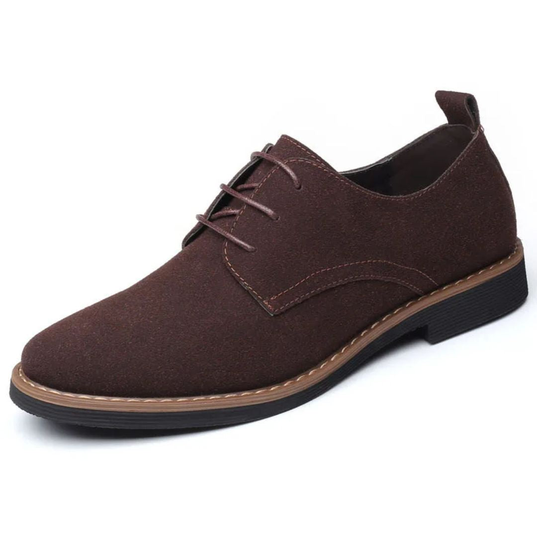 Brauner Herren-Lederschnürschuh, elegantes Design, rutschfeste Sohle, ideal für Business.