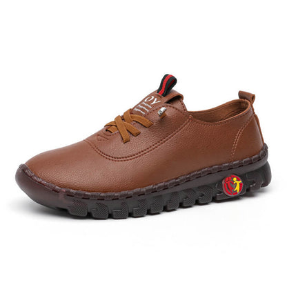 Brauner Herrenschuh aus Leder mit rutschfester Sohle, modisch und bequem.
