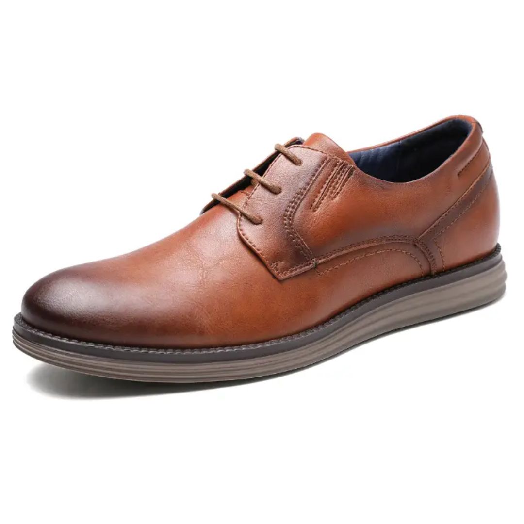 Brauner Lederschuh für Herren, elegantes Design, bequeme Sohle, ideal für Business und Freizeit.
