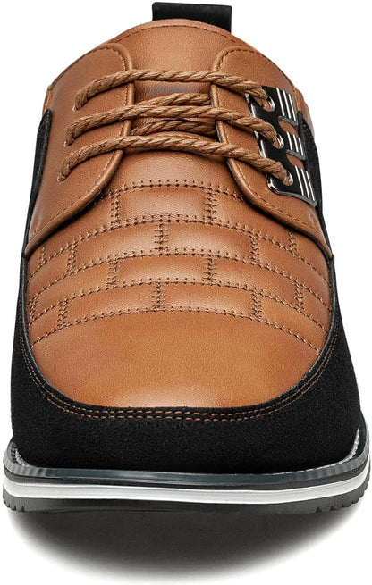Brauner Herren-Ledersneaker mit Schnürsenkeln, rutschfeste Sohle, modisches Design.