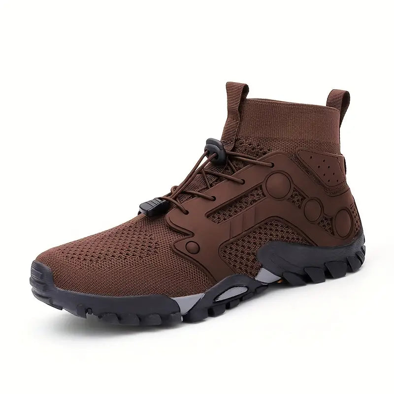 Brauner Outdoor-Wanderschuh, atmungsaktiv, rutschfest, für Herren, mit robustem Profil.