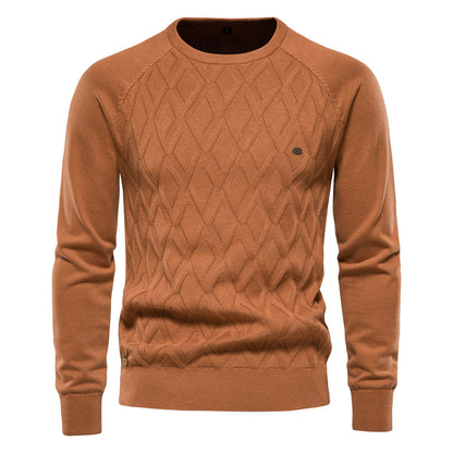 Brauner Herrenpullover aus Baumwolle, Zopfmuster, langärmelig, Herbstmode.