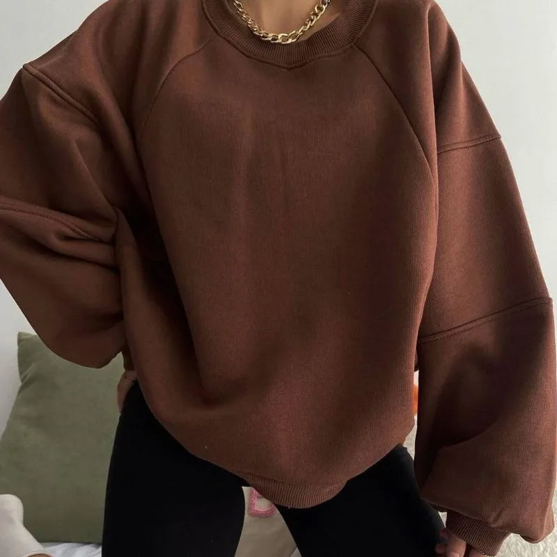 Braunes Oversize-Sweatshirt für Damen, lässig, modern, aus Baumwolle, ideal für Herbstmode.