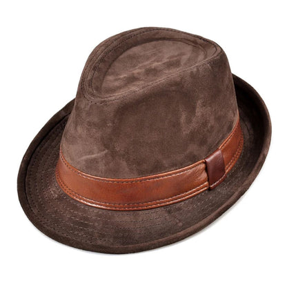 Brauner Fedora-Hut aus Wildleder mit Lederband, stilvoller Herrenhut, modisches Accessoire.