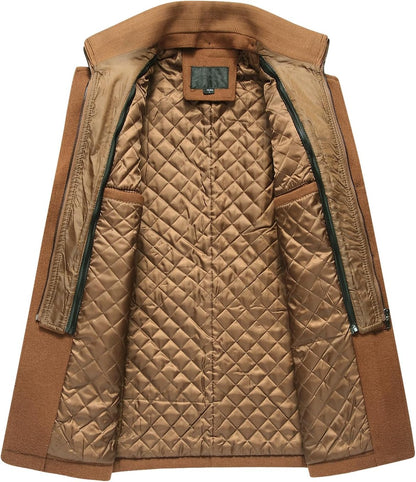 Brauner Herrenmantel mit gestepptem Innenfutter, eleganter Wintermantel, warm und stilvoll.