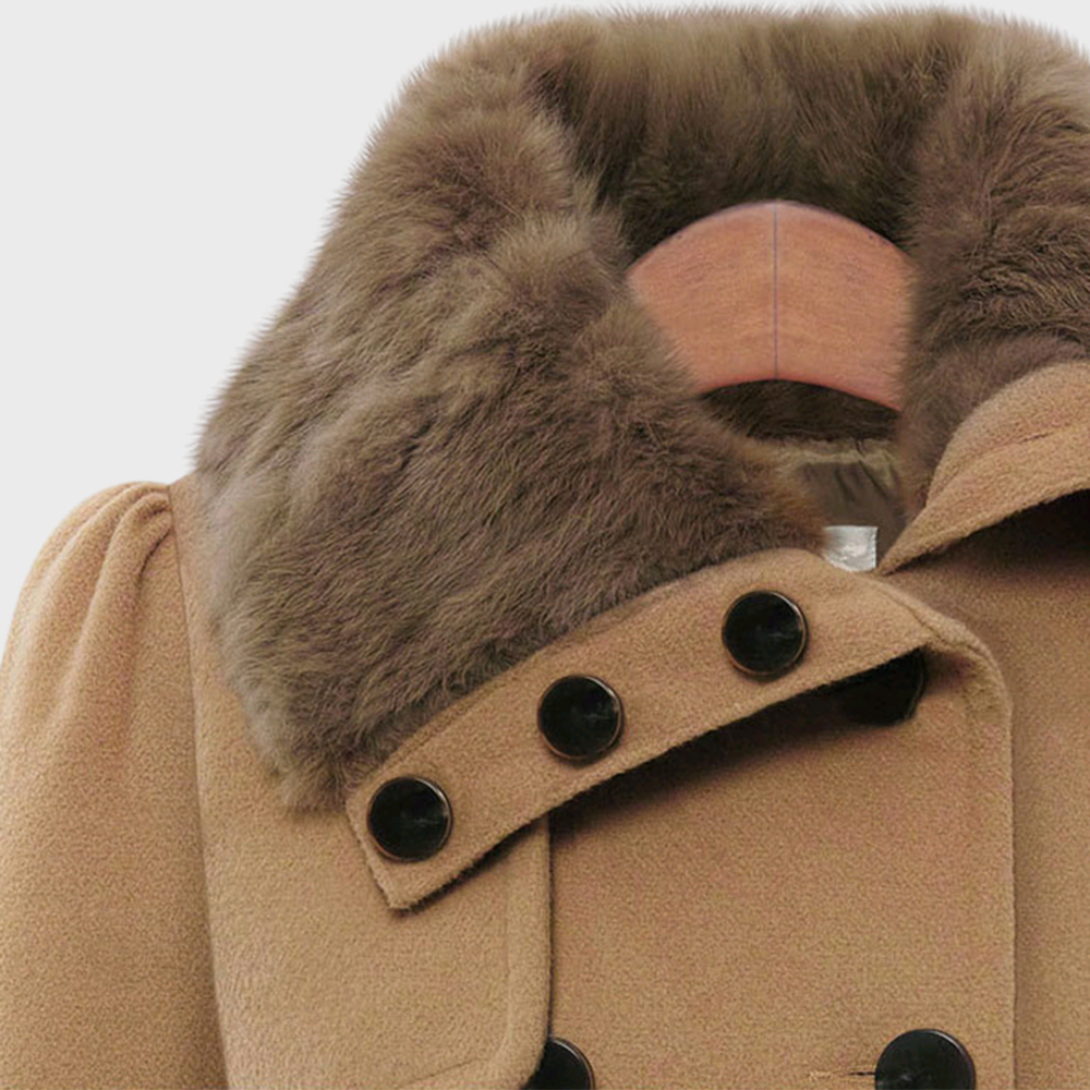 Brauner Wollmantel mit Kunstpelzkragen und schwarzen Knöpfen, elegantes Design.