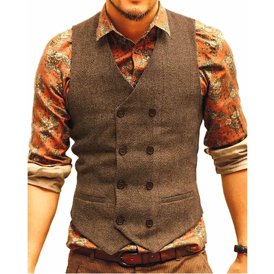 Mann mit brauner Tweed-Weste und gemustertem Hemd, modische Herrenbekleidung.