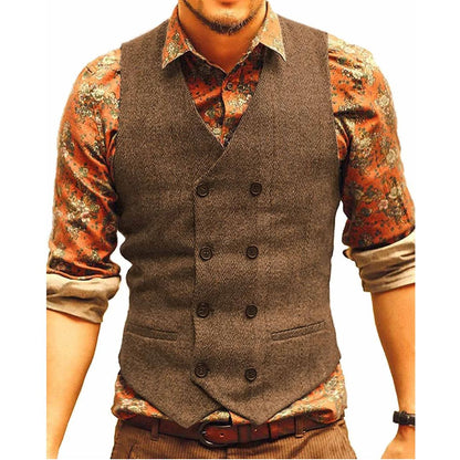 Mann mit brauner Tweed-Weste und gemustertem Hemd, modische Herrenbekleidung.