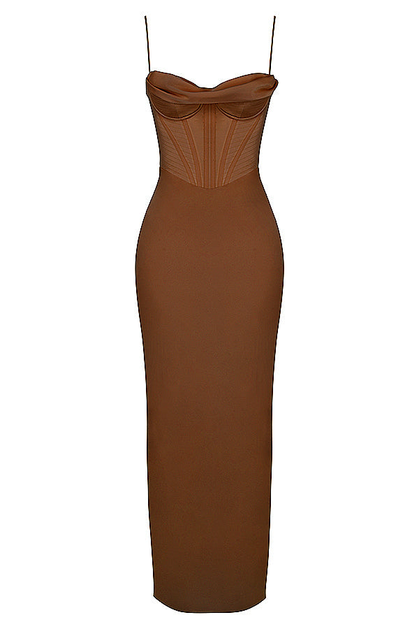 Braunes, schulterfreies Korsettkleid, figurbetont, elegant, Abendmode, Damenbekleidung.