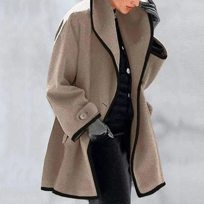 Eleganter beiger Wollmantel mit schwarzem Rand, Herrenmode, Winterbekleidung.
