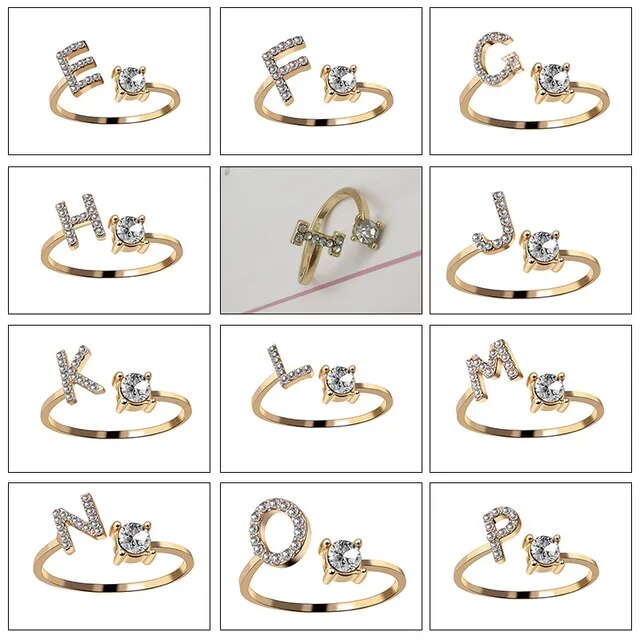 Goldene Buchstabenringe mit Zirkonia, personalisierter Schmuck, modische Accessoires, Geschenkideen.