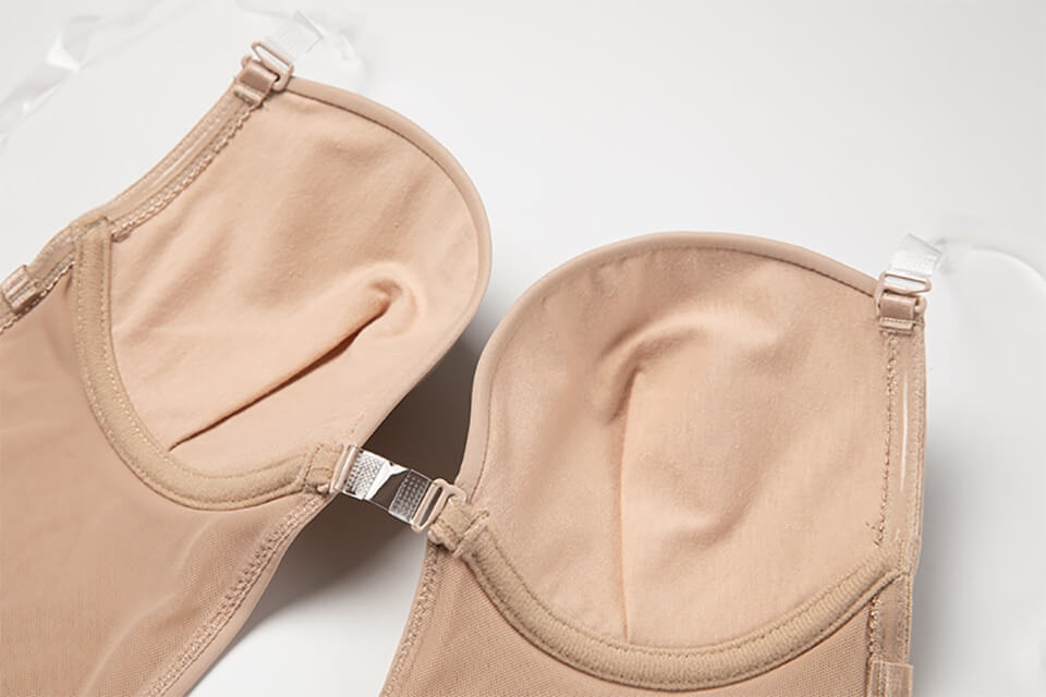 Beiger trägerloser BH mit abnehmbaren Trägern, nahtlos, für Damenmode.