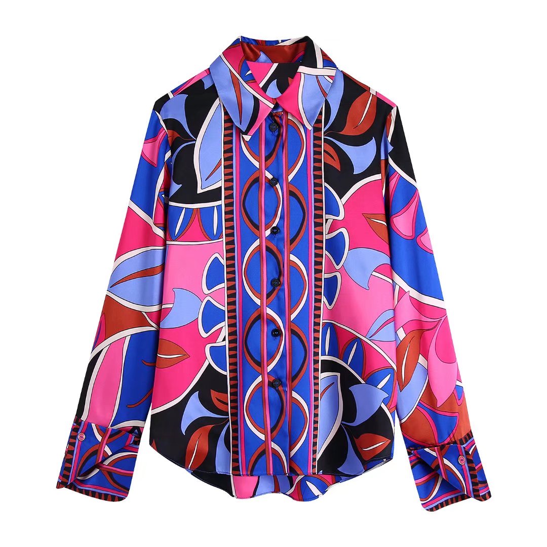 Bunte Damenbluse mit geometrischem Muster, Langarm, Kragen, aus Polyester.