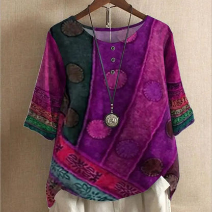 Bunte Damenbluse mit Ethno-Muster, lila, Rundhals, Knöpfe, lässig, Baumwolle, Boho-Stil.