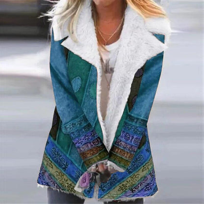 Damenmantel mit blauem Ethno-Muster, Kunstpelzkragen, Wintermode, Boho-Stil.