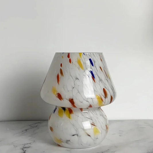 Bunte Glaslampe mit Marmormuster, Tischleuchte, modern, dekorativ, Wohnzimmerbeleuchtung.
