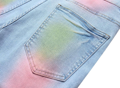 Bunte Jeans mit Taschen, Pastellfarben, Denim, modische Damenbekleidung, lässiger Stil.