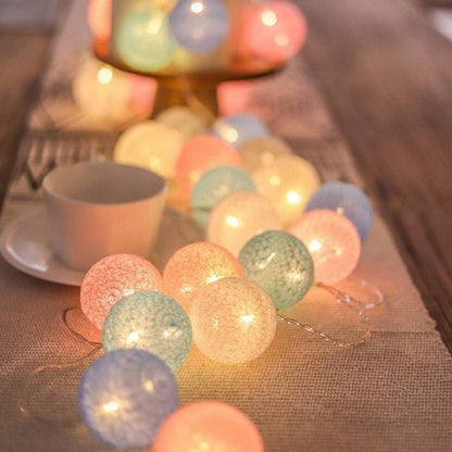 Bunte LED-Lichterkette mit Kugeln, Pastellfarben, Tischdekoration, stimmungsvolle Beleuchtung