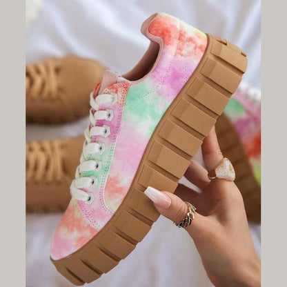 Bunte Sneaker mit dicker Sohle, Pastellfarben, Damenmode, Freizeitschuh, Trend 2023.