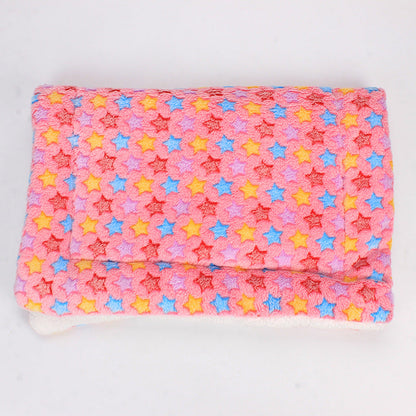 Rosa Babydecke mit bunten Sternen, weiches Fleece, kuschelig, ideal für Neugeborene.