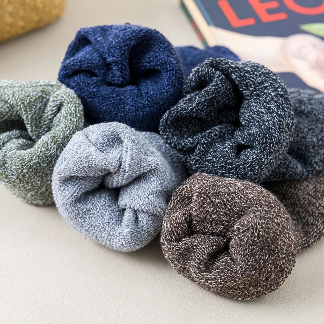 Mehrfarbige Wollsocken, warm, weich, gestrickt, ideal für Winter, gemütlich, modisch, unisex.