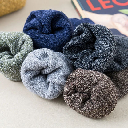 Mehrfarbige Wollsocken, warm, weich, gestrickt, ideal für Winter, gemütlich, modisch, unisex.